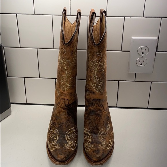 CIRCLE G- EMBROIDERED COWGIRL BOOTS - SQUARE TOE - Picture 2 of 15